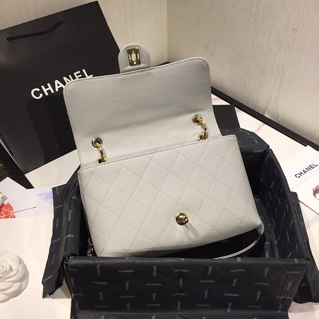 Ch**el small grained calfskin flap bag grey as1459 16 x 23 x 9 cm