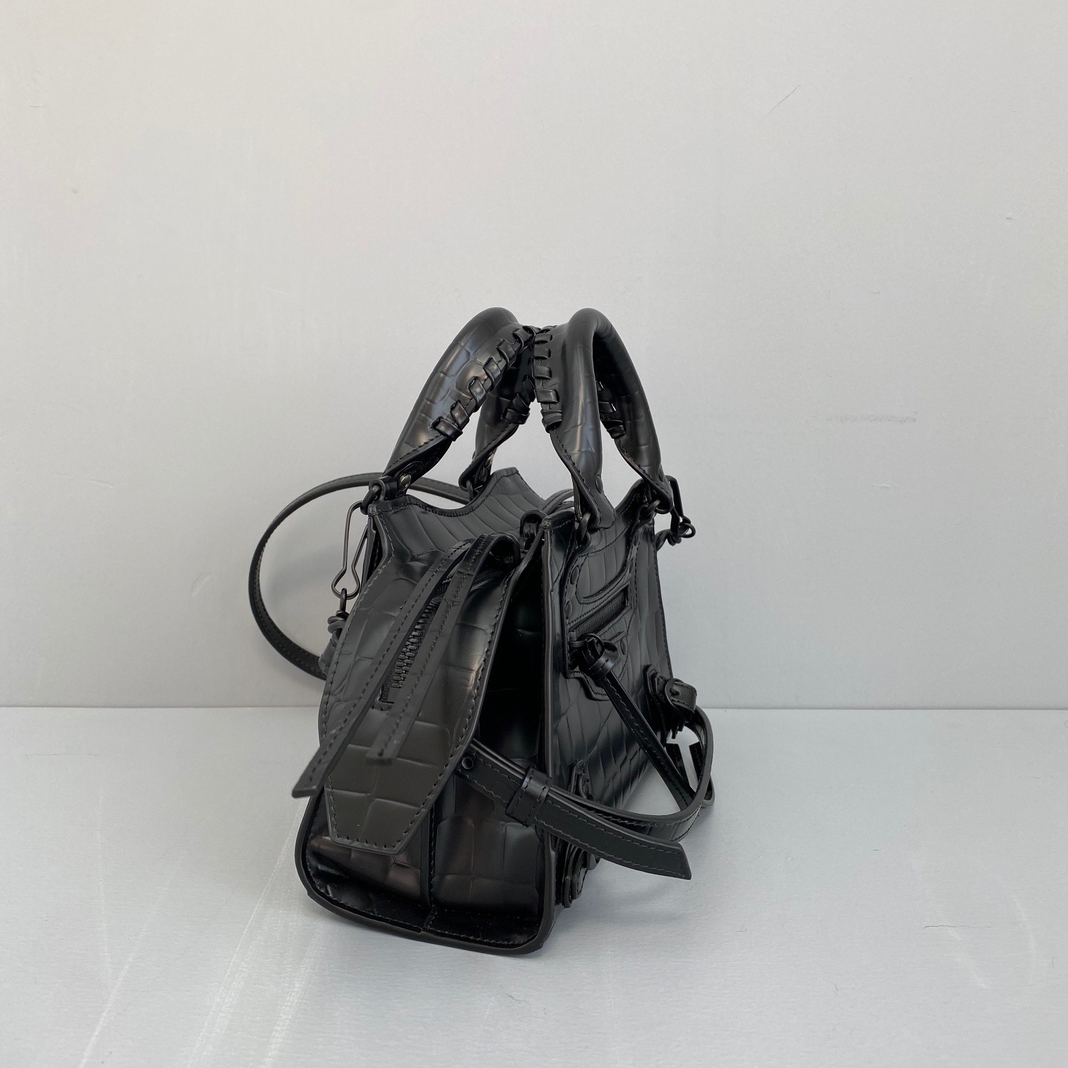Ba1en*iaga small neo classic top handle bag crocodile leather black 63852115v67 33 x 21 x 16 cm