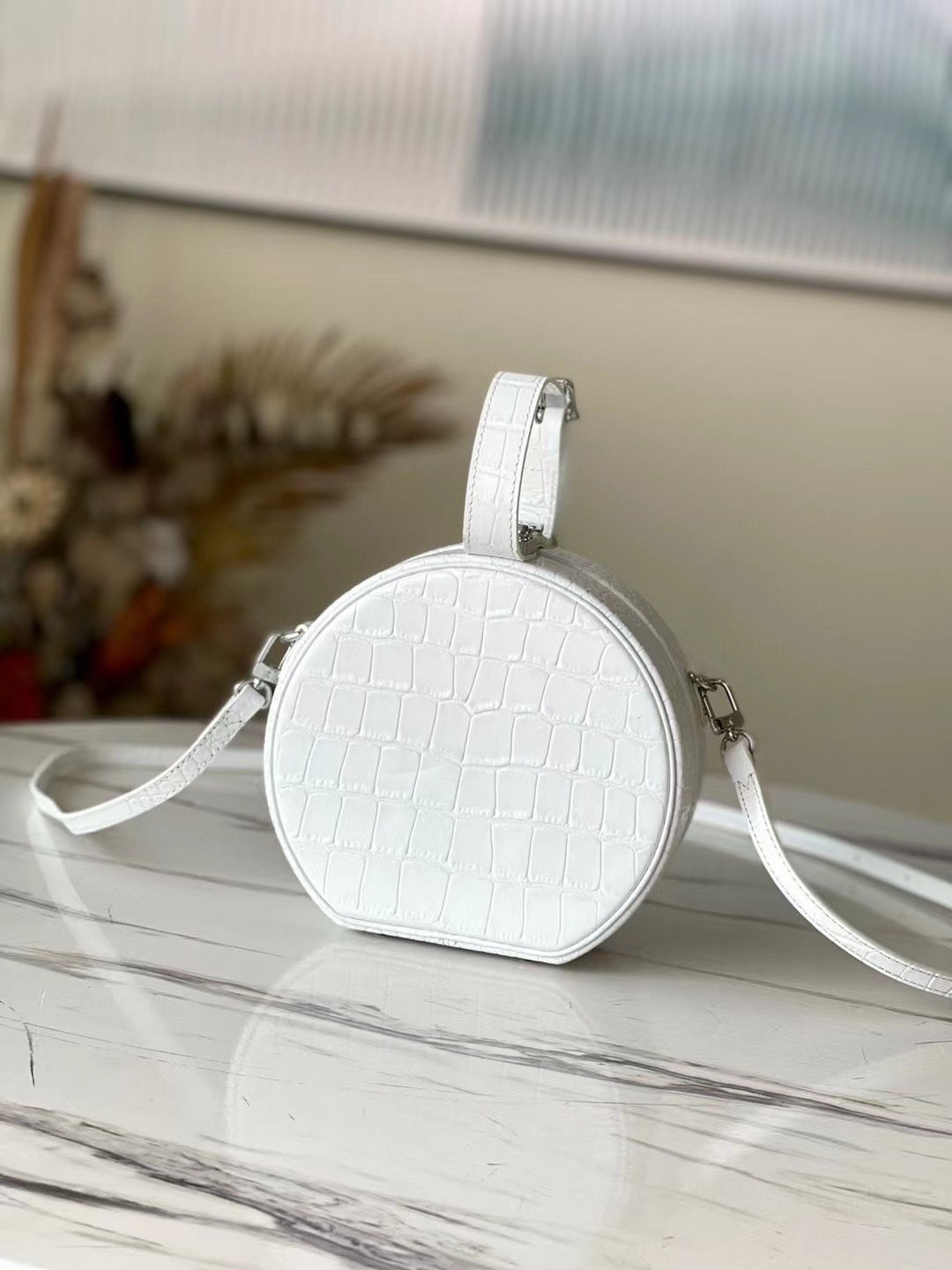 l0vis Vvtt0n petite boite chapeau crocodile leather white n94071 17.5 x 16.5 x 7.5 cm
