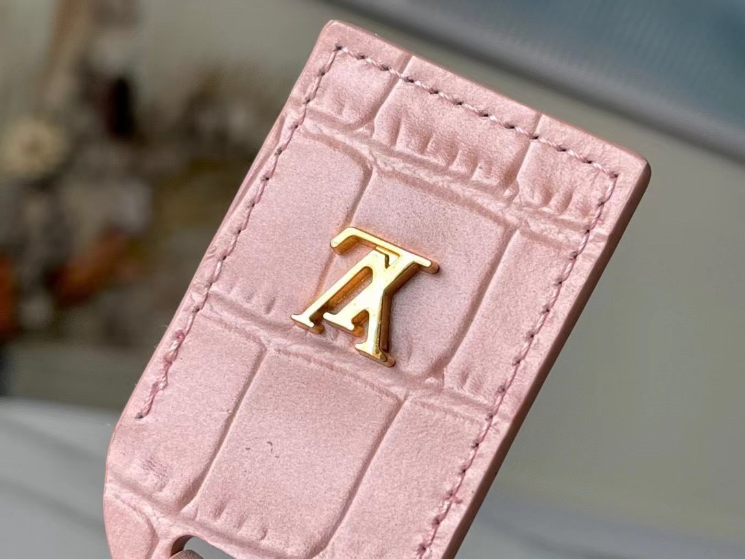 l0vis Vvtt0n petite boite chapeau crocodile leather light rose n94160 17.5 x 16.5 x 7.5 cm
