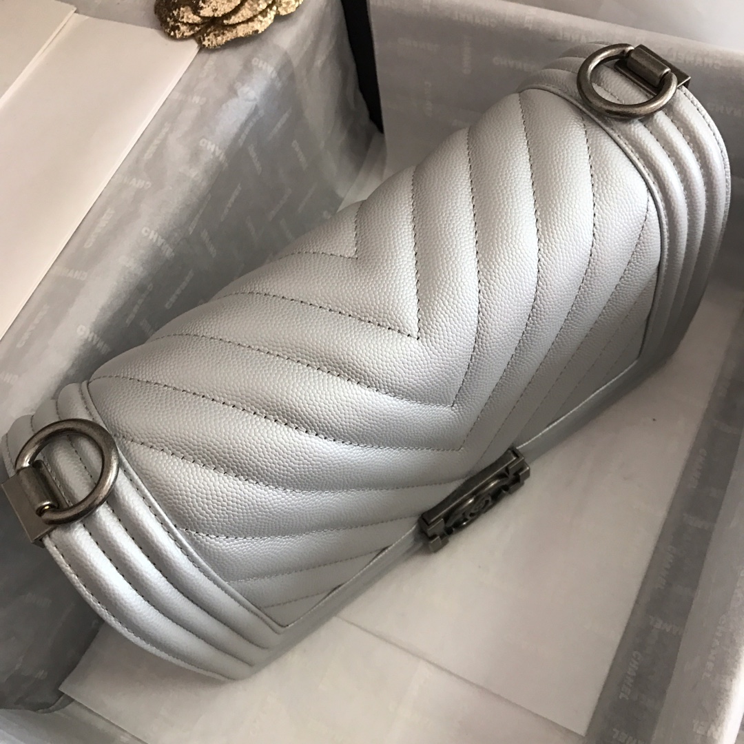 Ch**el medium boy bag chevron black-tone metal grained leather silver a67086 25cm