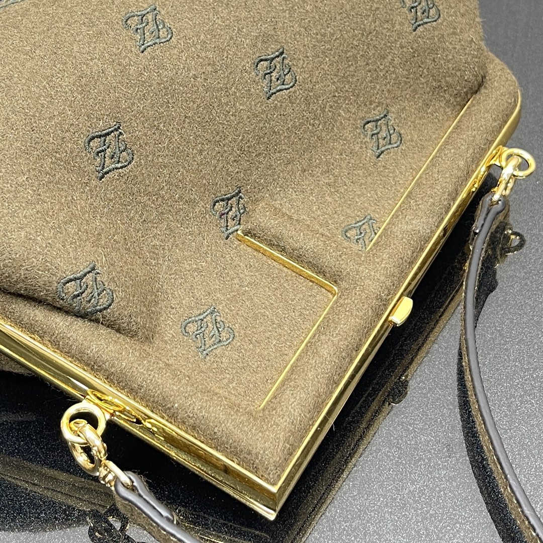 F**di small first flannel olive green 8bp129abve 26 x 9.5 x 18 cm
