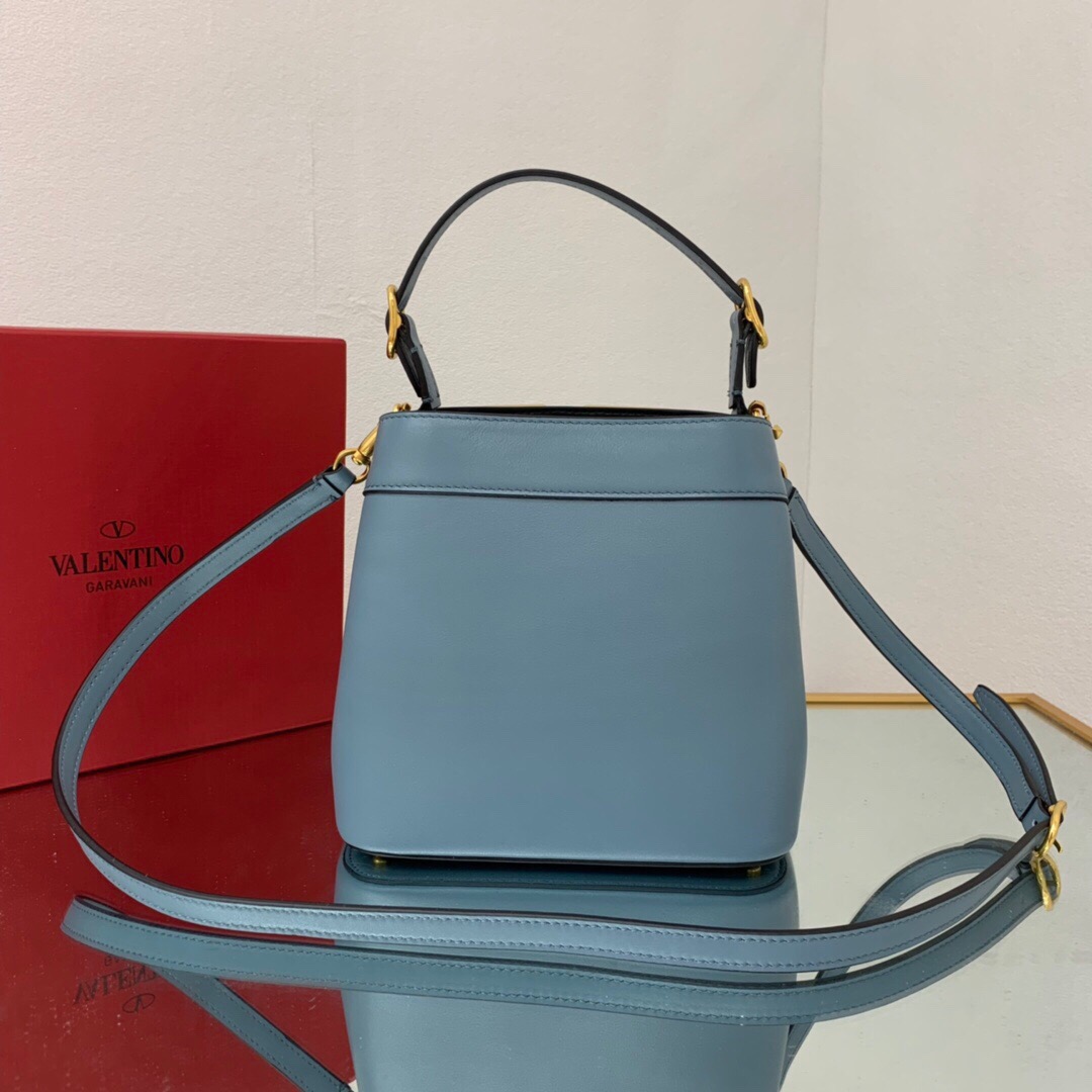 Va1e*ntin0 s*pervee leather handbag blue ww2b0j74zxl 20 x 19 x 12 cm