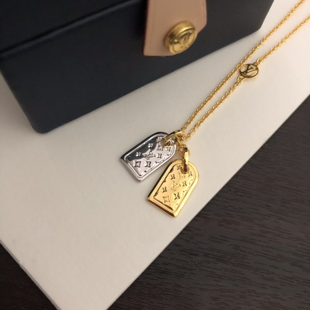 l0vis Vvtt0n necklace 01