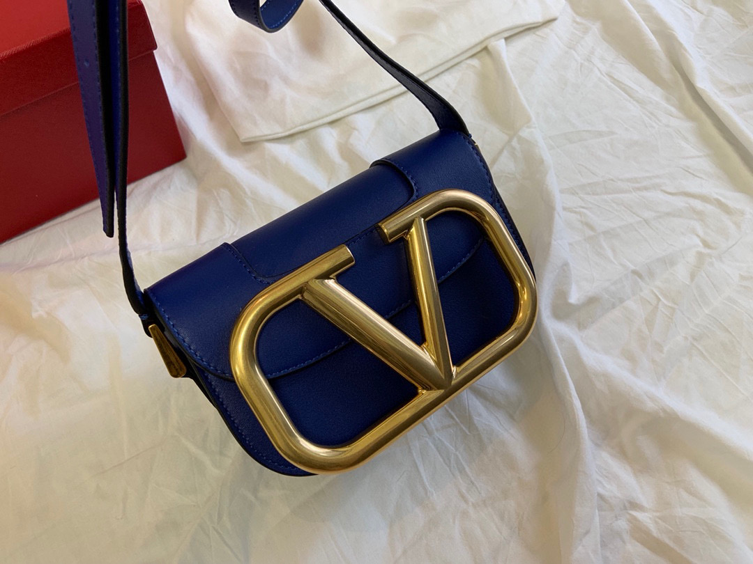 Va1e*ntin0 small s*pervee crossbody bag blue xw2b0g45zxl 18 x 7.5 x 12.5 cm