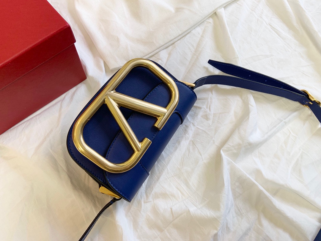 Va1e*ntin0 small s*pervee crossbody bag blue xw2b0g45zxl 18 x 7.5 x 12.5 cm