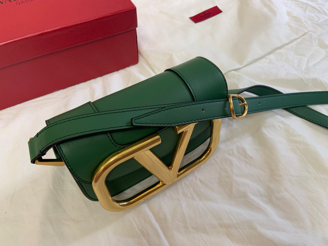 Va1e*ntin0 small s*pervee crossbody bag green xw2b0g45zxl 18 x 7.5 x 12.5 cm