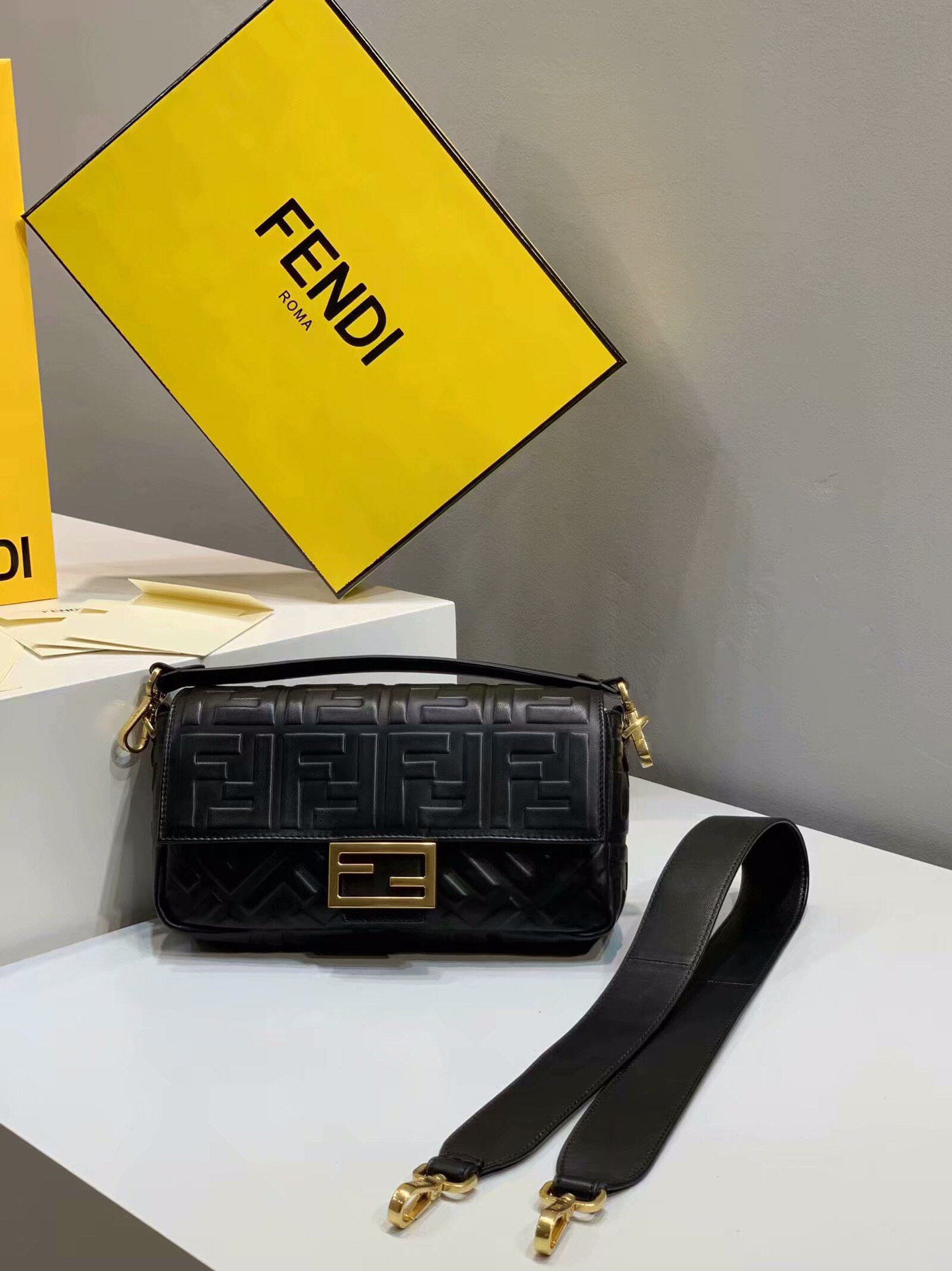 F**di baguette nappa leather black 8br600 26 x 5 x 15 cm