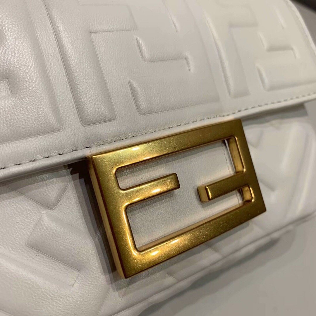 F**di small nappla leather white 8bs017 18 x 4 x 11 cm
