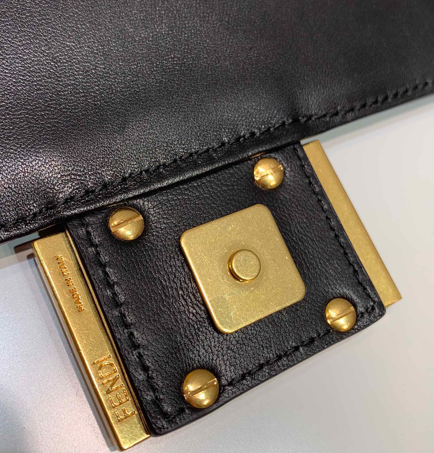 F**di small nappla leather black 8bs017 18 x 4 x 11 cm