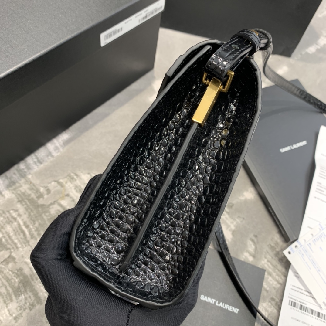 Y51 cassandra mini top handle bag crocodile leather black 623930 20 x 16 x 7.5 cm