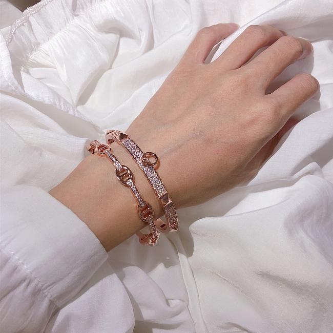 H**me5 bracelet 01