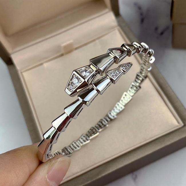 Bv1g*ai bracelet 01