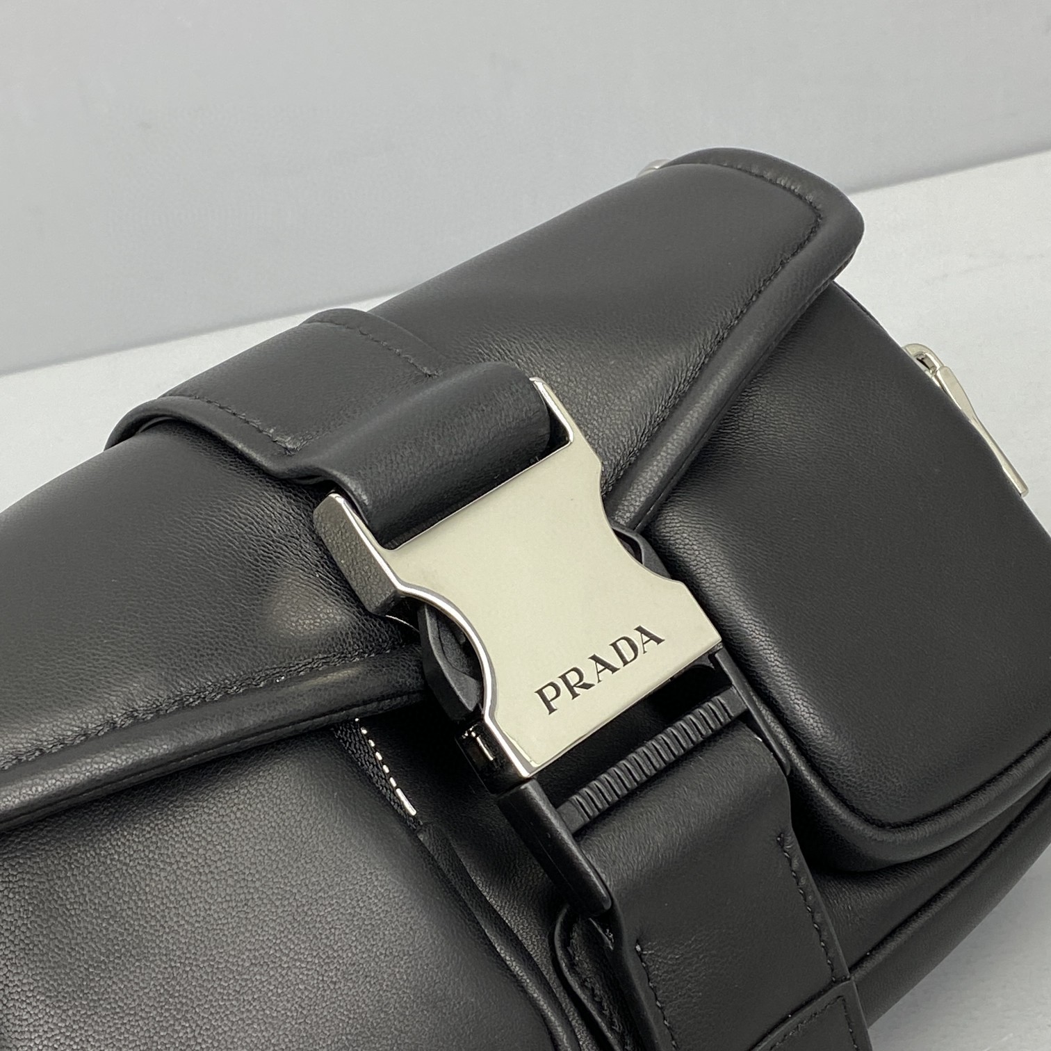 Pra*a pocket nappa leather bag black 1bd295 22 x 7.5 x 14 cm