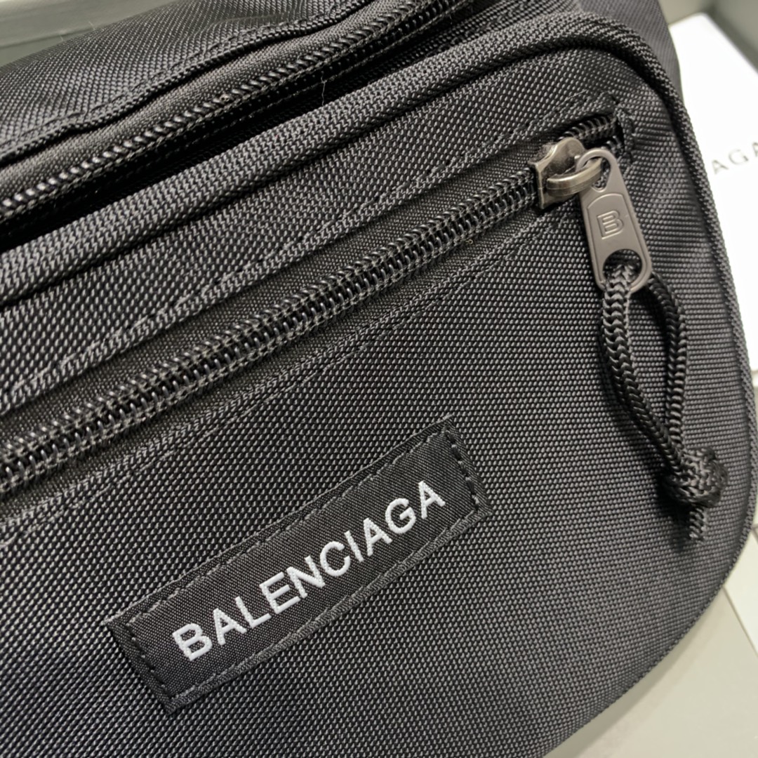 Ba1en*iaga canvas chest bag waist bagwhite 31cm 02
