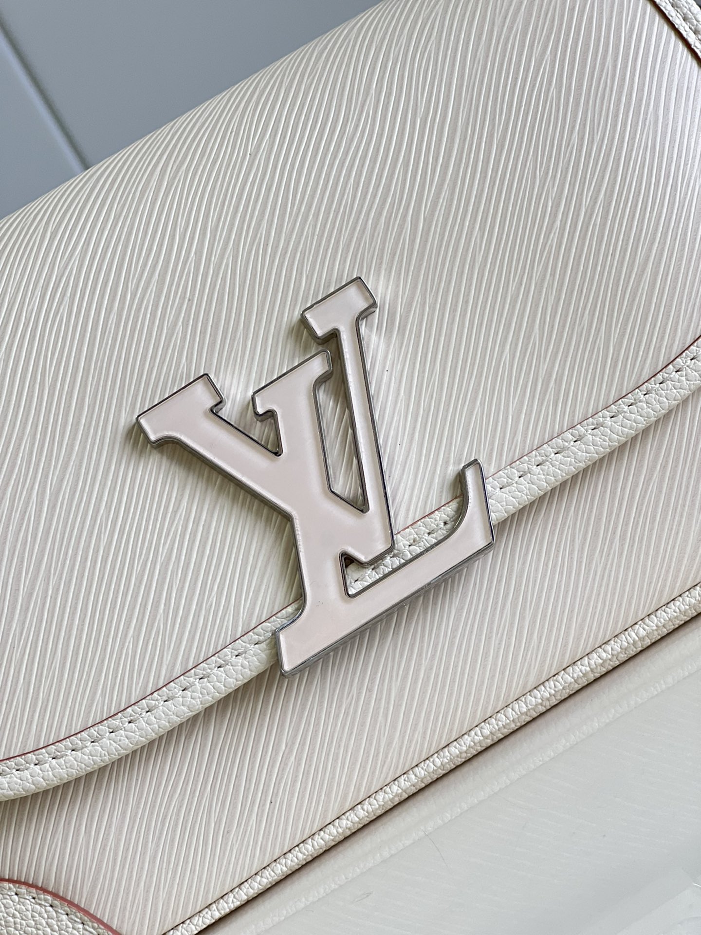 l0vis Vvtt0n papillon bb monogram empreinte leather  m458820 20cm