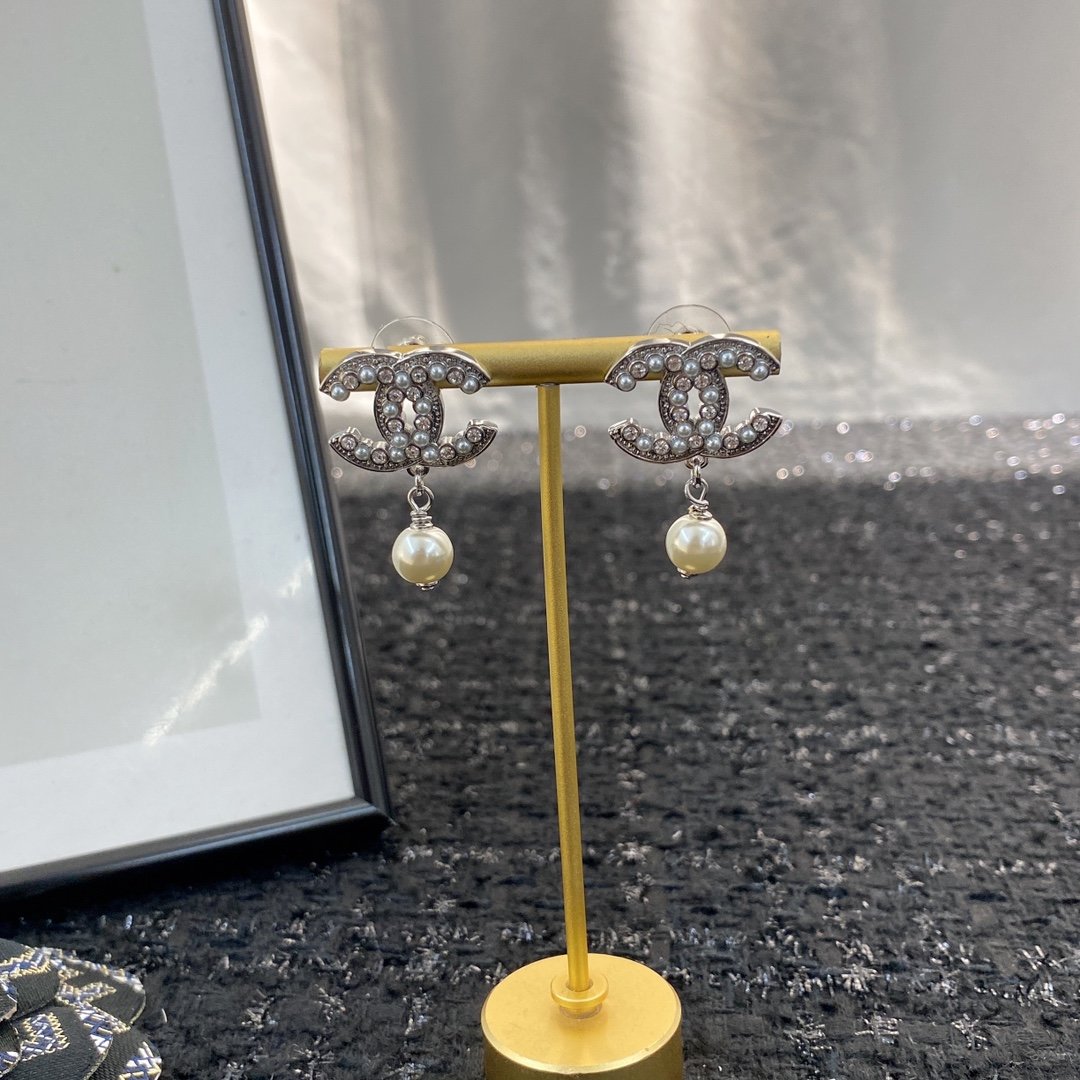 Ch**el earrings 010