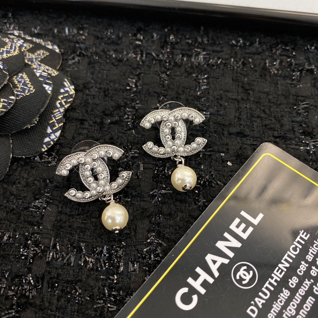 Ch**el earrings 010