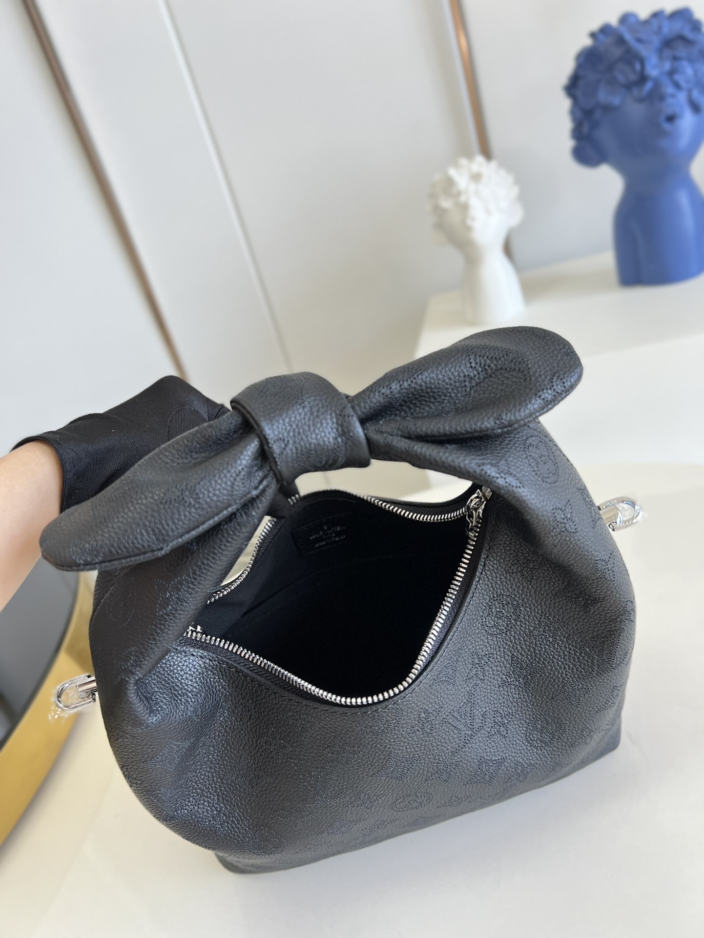 LV Why not PM black M20700 28cm