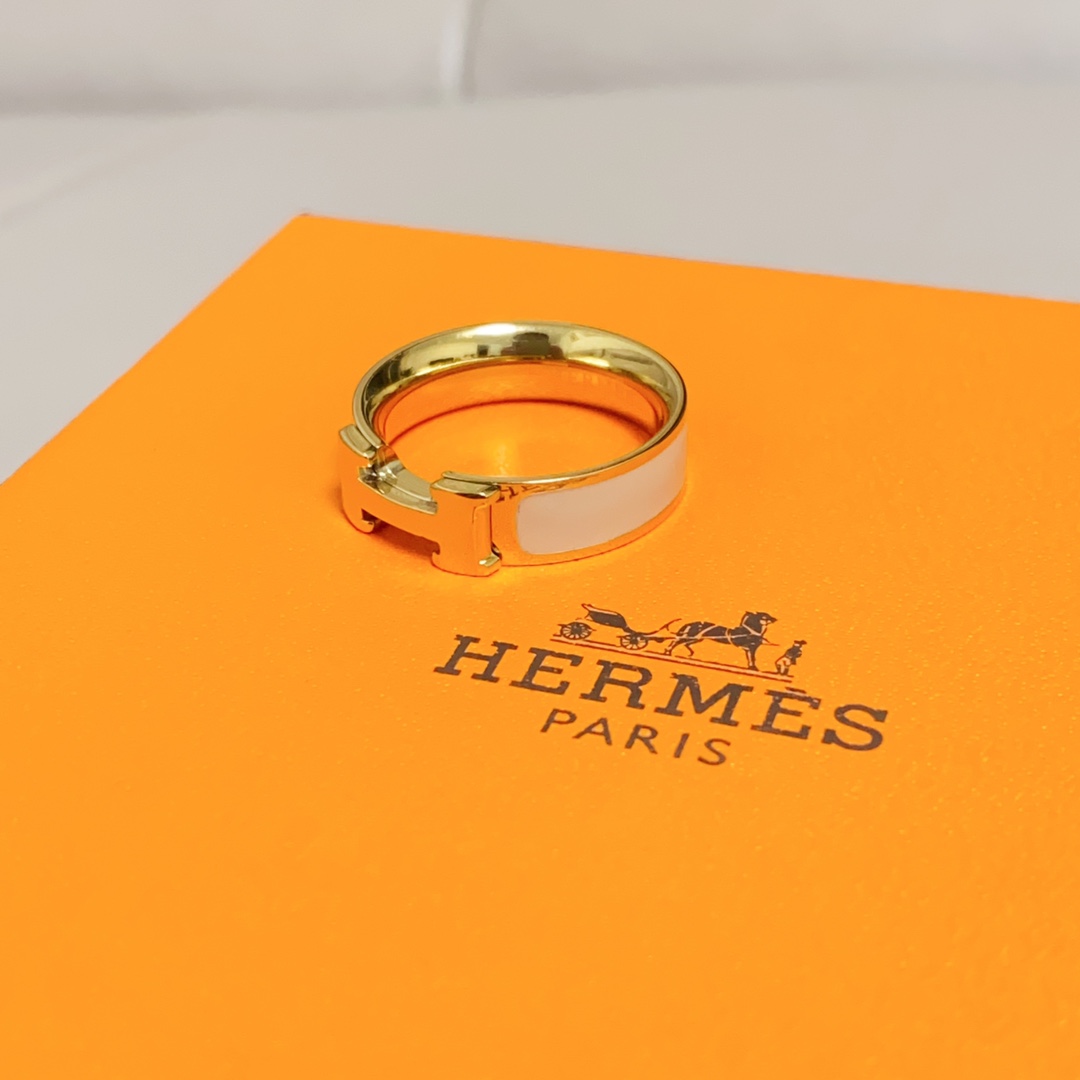 H**me5 ring white 01