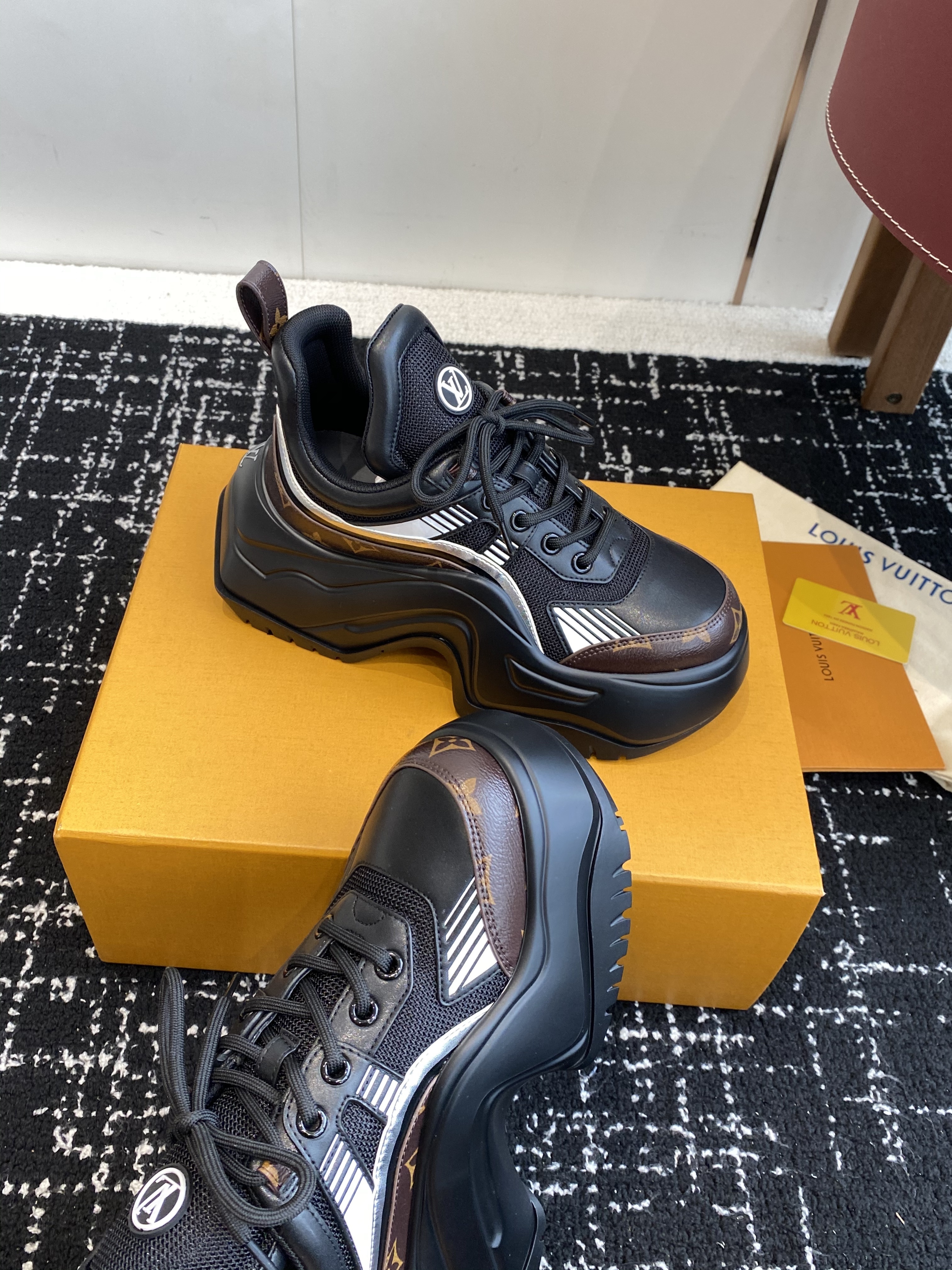 LV Sneaker 01