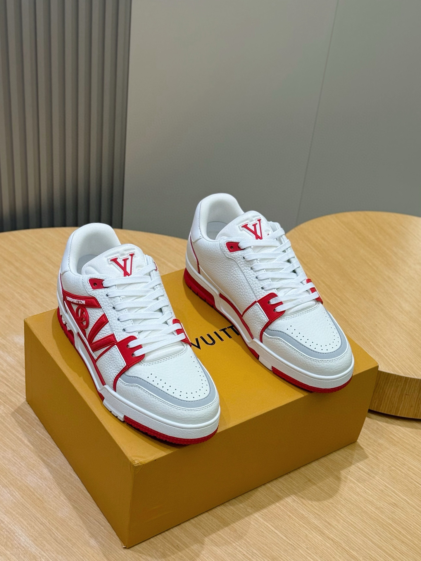 l0vis Vvtt0n trainer sneaker 14