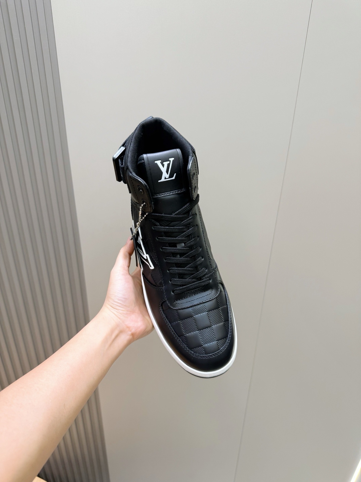 l0vis Vvtt0n high-top sneakers 01