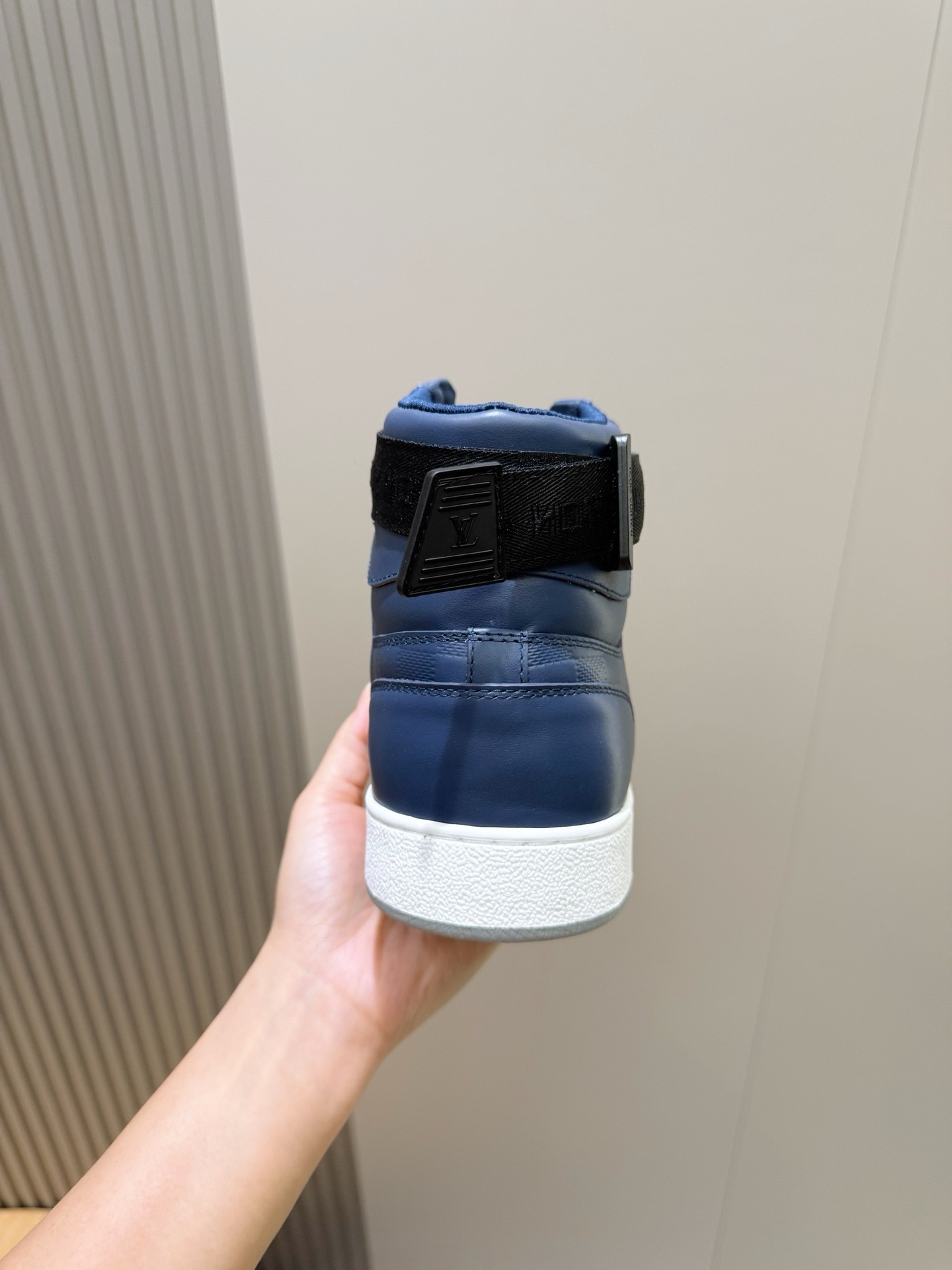 l0vis Vvtt0n high-top sneakers 02