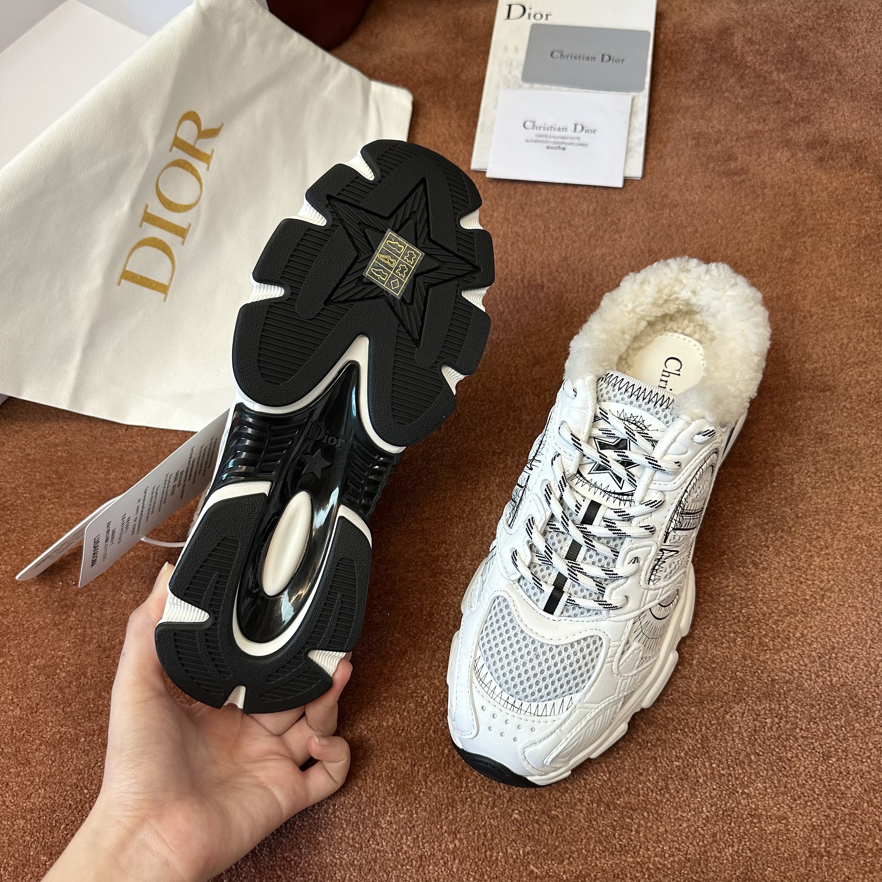 D10r low-top plush sneakers 02